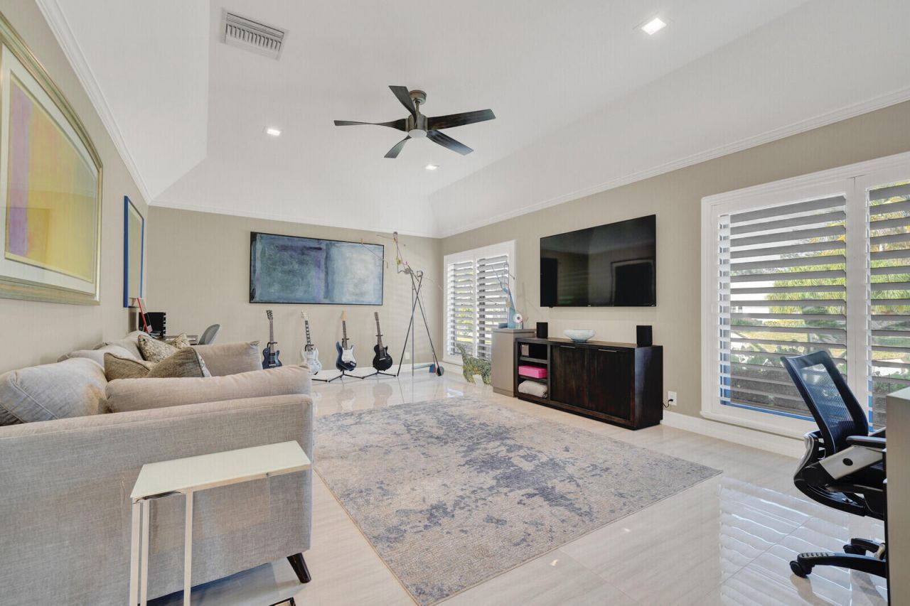 513 N Country Club Drive, Atlantis, FL 33462 Photo