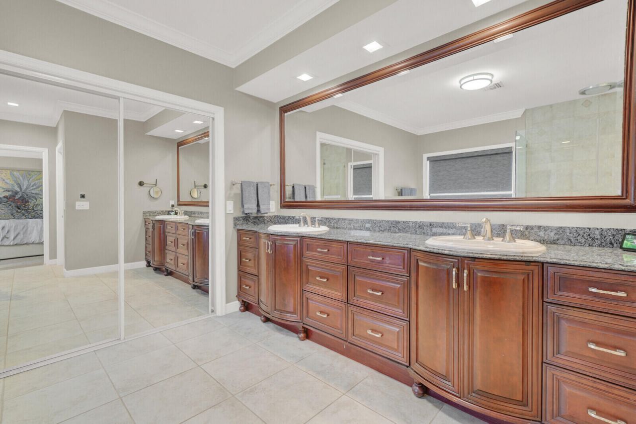 513 N Country Club Drive, Atlantis, FL 33462 Photo