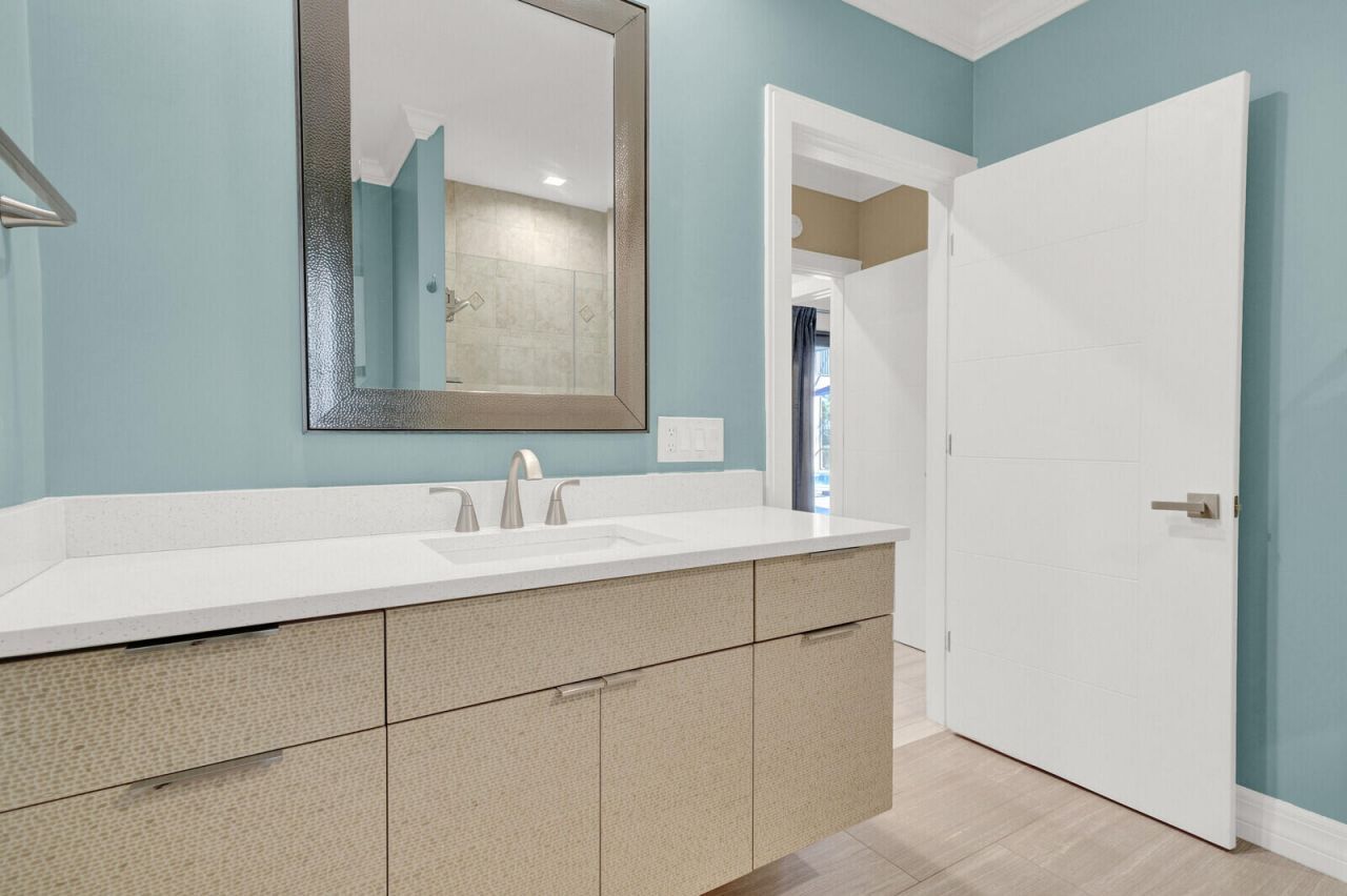 513 N Country Club Drive, Atlantis, FL 33462 Photo