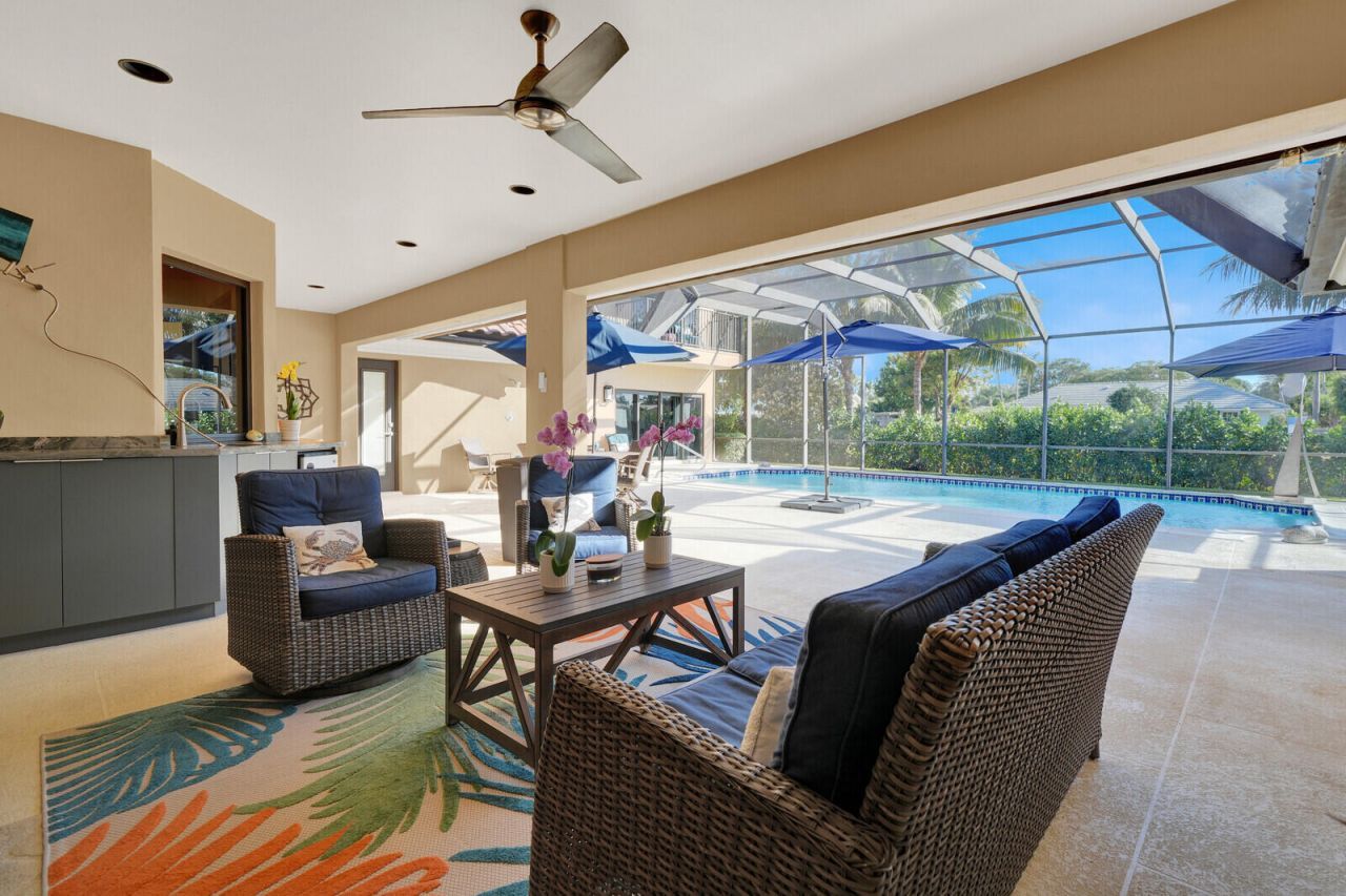 513 N Country Club Drive, Atlantis, FL 33462 Photo