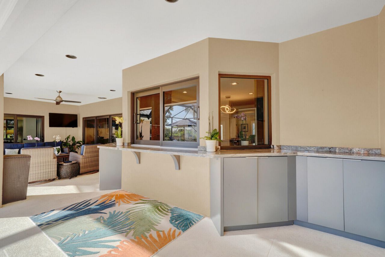 513 N Country Club Drive, Atlantis, FL 33462 Photo