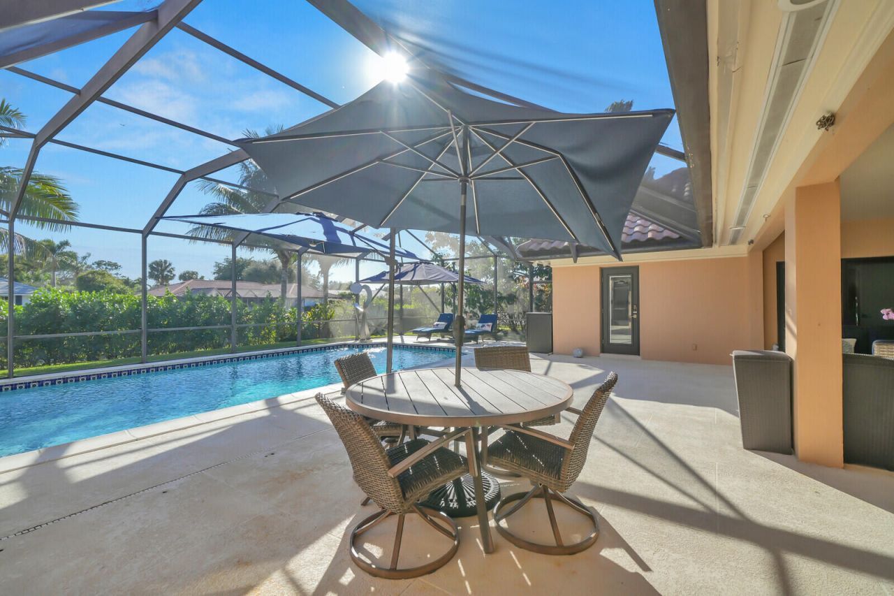 513 N Country Club Drive, Atlantis, FL 33462 Photo