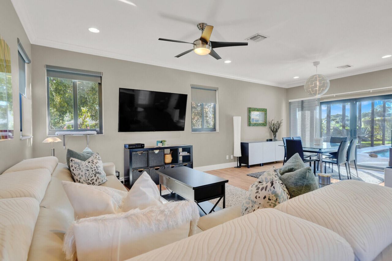 513 N Country Club Drive, Atlantis, FL 33462 Photo