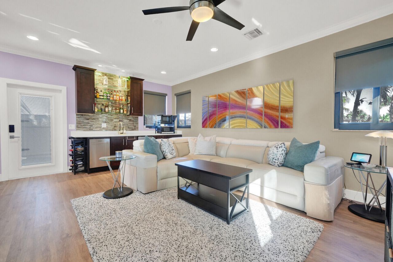 513 N Country Club Drive, Atlantis, FL 33462 Photo