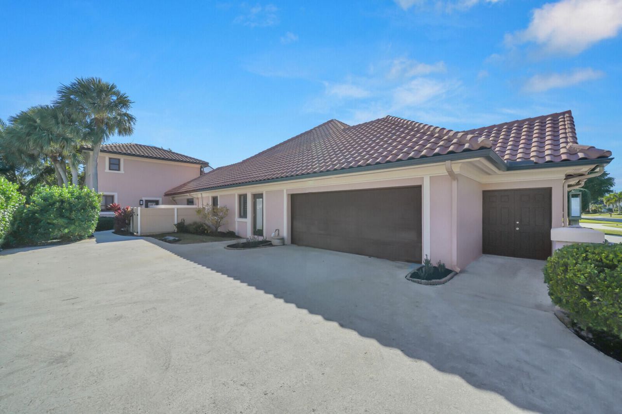 513 N Country Club Drive, Atlantis, FL 33462 Photo