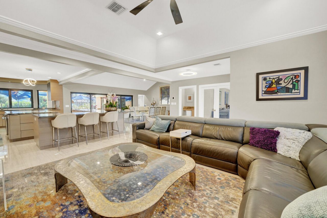 513 N Country Club Drive, Atlantis, FL 33462 Photo