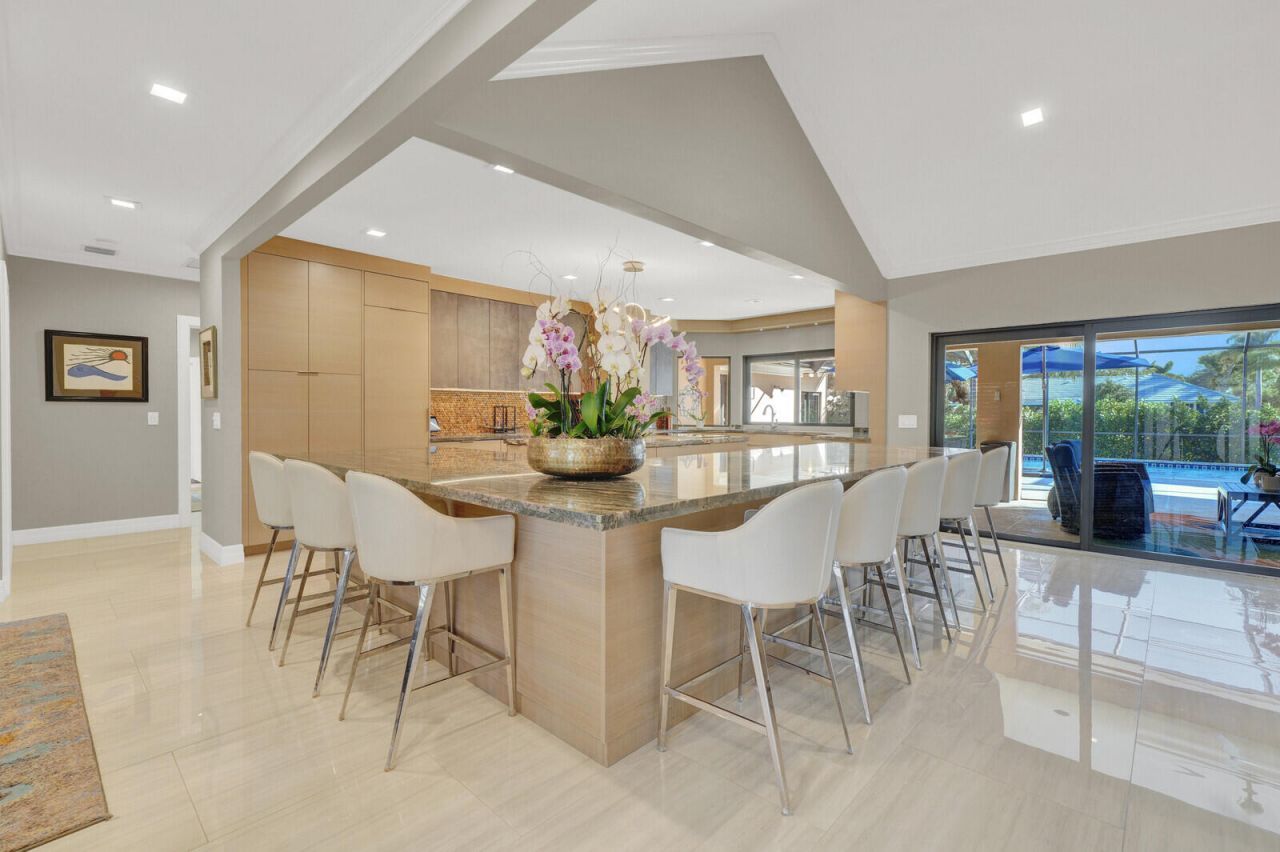 513 N Country Club Drive, Atlantis, FL 33462 Photo