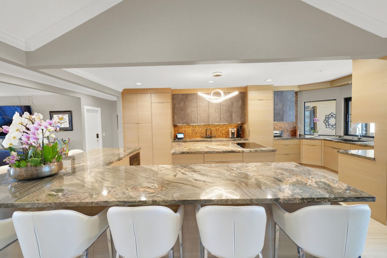 513 N Country Club Drive, Atlantis, FL 33462 Photo