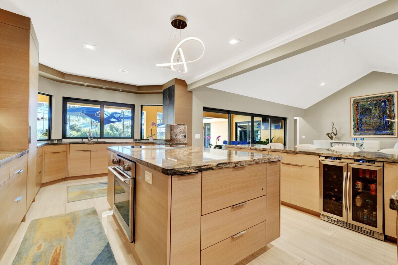 513 N Country Club Drive, Atlantis, FL 33462 Photo