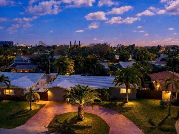 1530 NE 53rd St, Fort Lauderdale, FL 33334