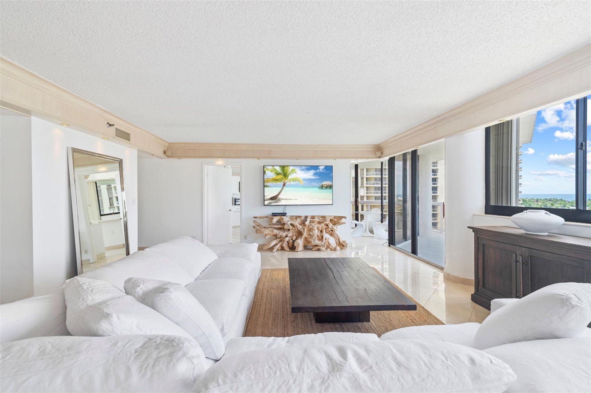 20185 E Country Club Drive, Unit 901, Miami, FL 33180 Photo