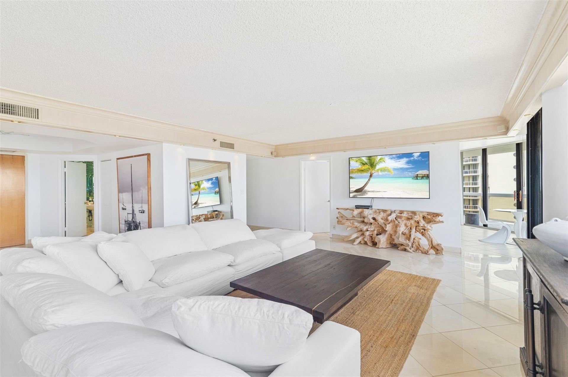 20185 E Country Club Drive, Unit 901, Miami, FL 33180 Photo