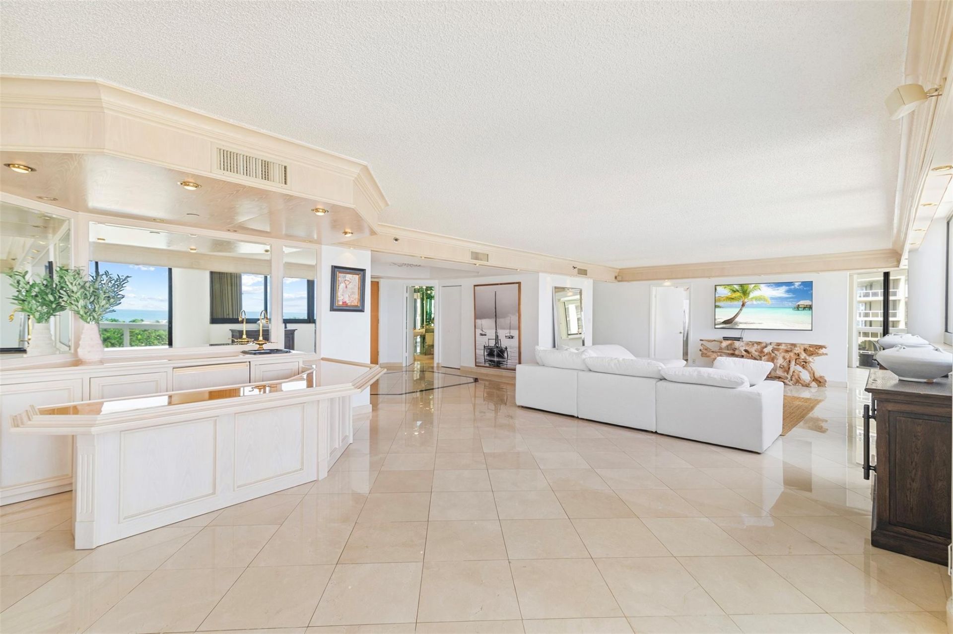 20185 E Country Club Drive, Unit 901, Miami, FL 33180 Photo