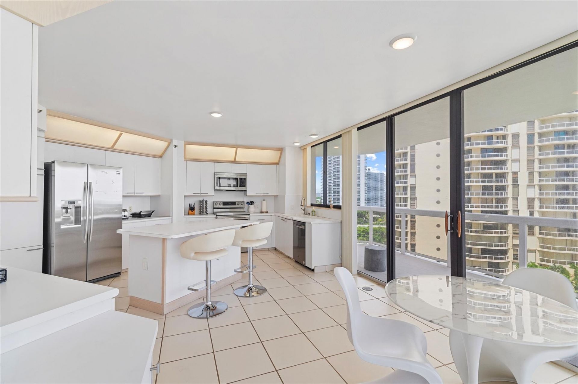 20185 E Country Club Drive, Unit 901, Miami, FL 33180 Photo