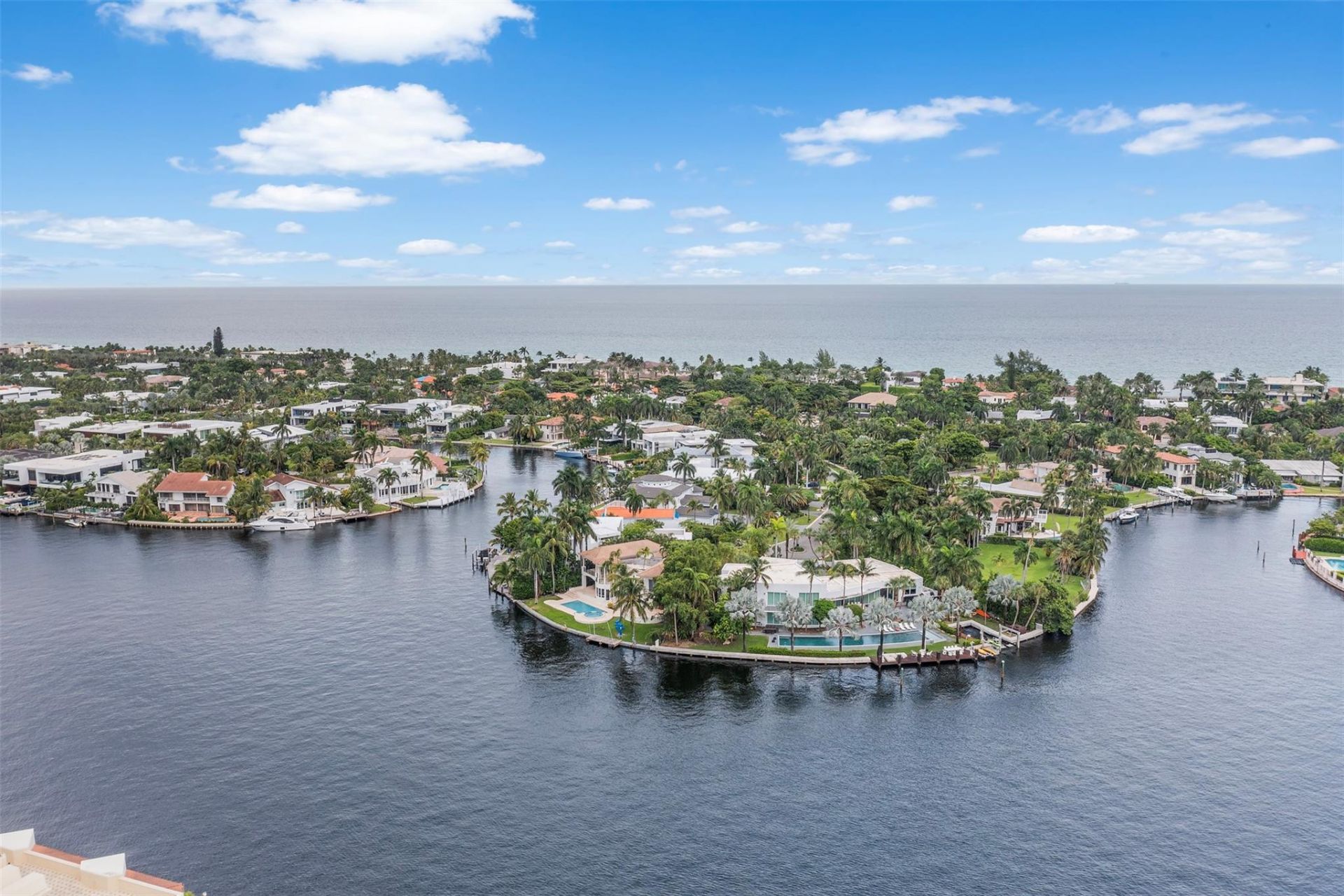 20185 E Country Club Drive, Unit 901, Miami, FL 33180 Photo