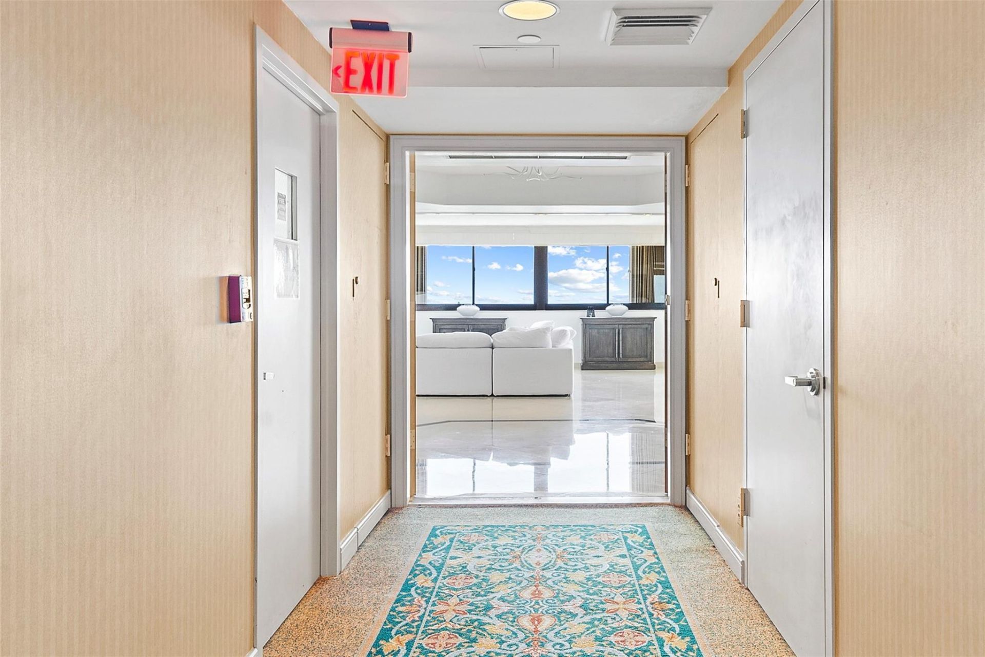 20185 E Country Club Drive, Unit 901, Miami, FL 33180 Photo