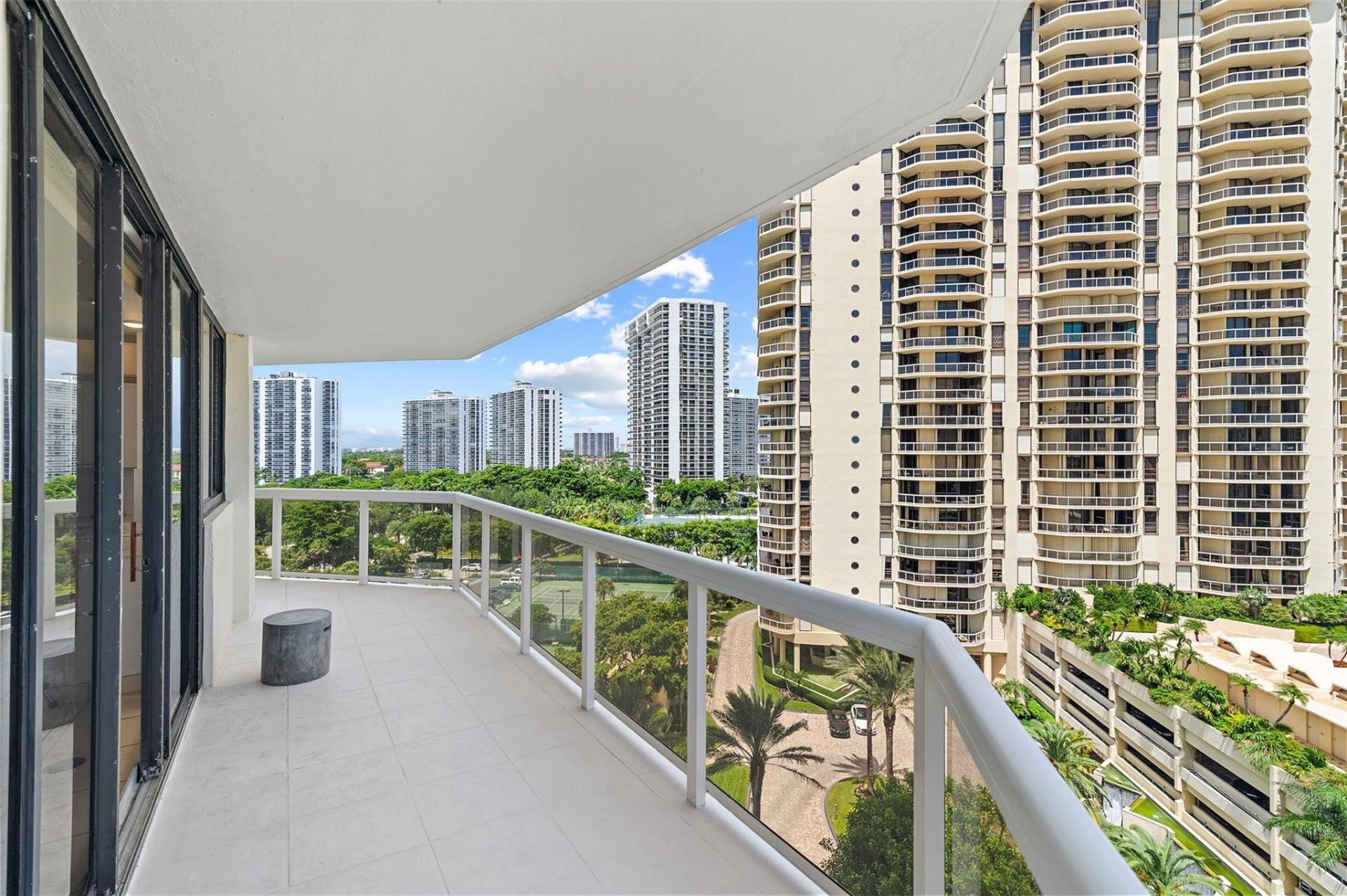 20185 E Country Club Drive, Unit 901, Miami, FL 33180 Photo