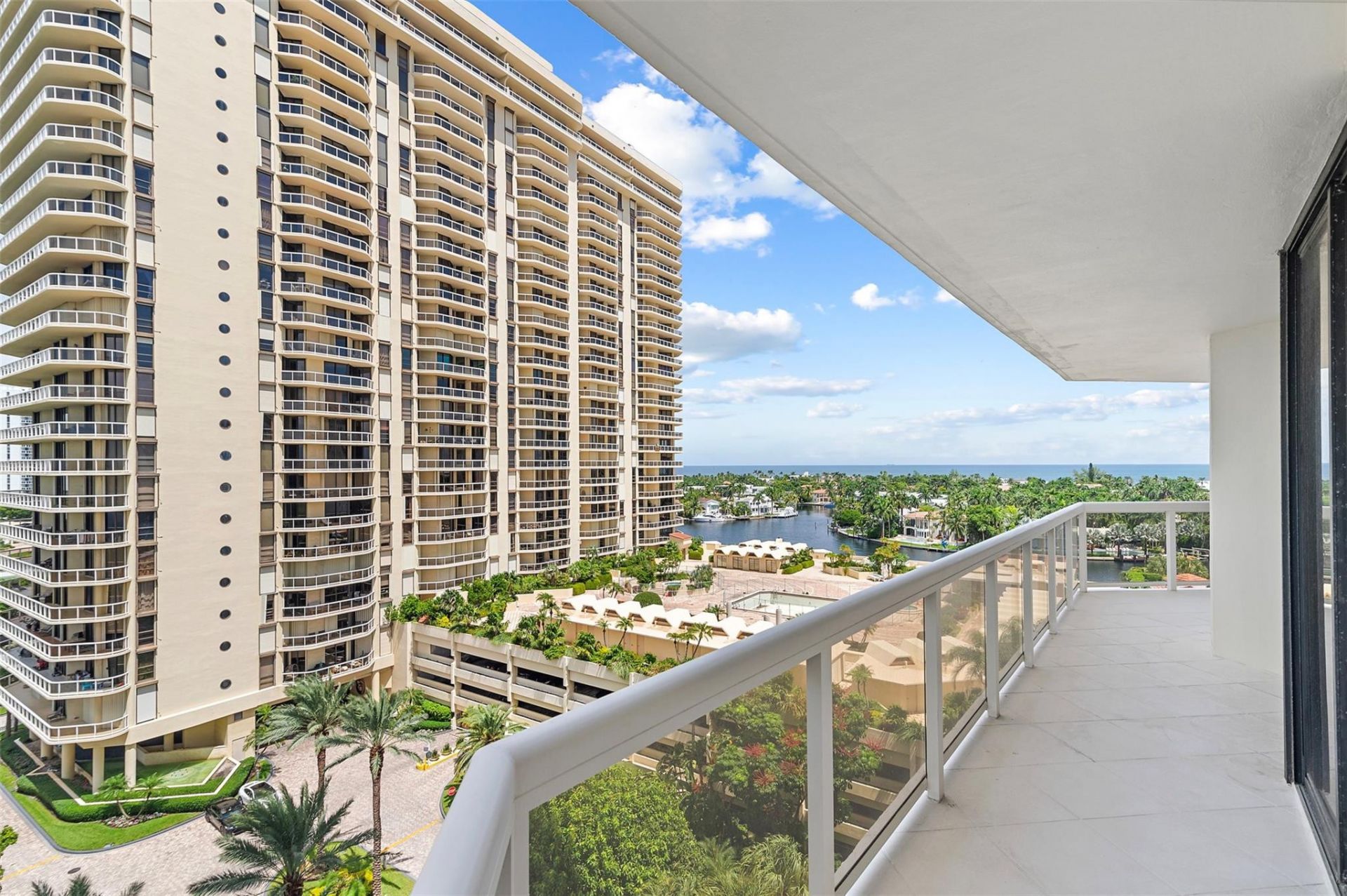 20185 E Country Club Drive, Unit 901, Miami, FL 33180 Photo