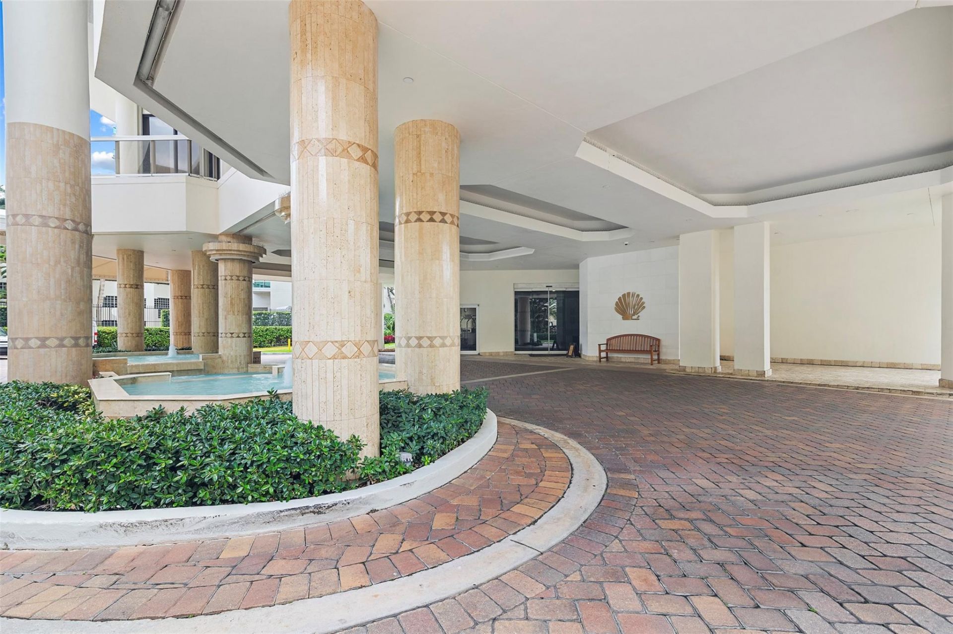 20185 E Country Club Drive, Unit 901, Miami, FL 33180 Photo