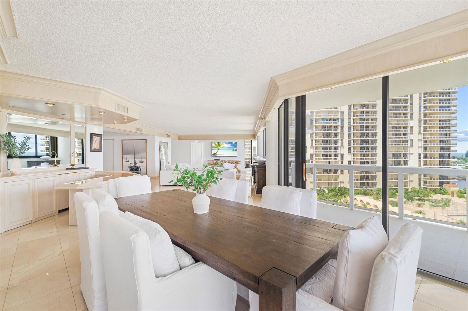 20185 E Country Club Drive, Unit 901, Miami, FL 33180 Photo