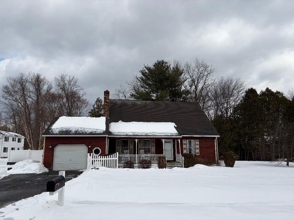 88 Country Rd, Agawam, MA 01001