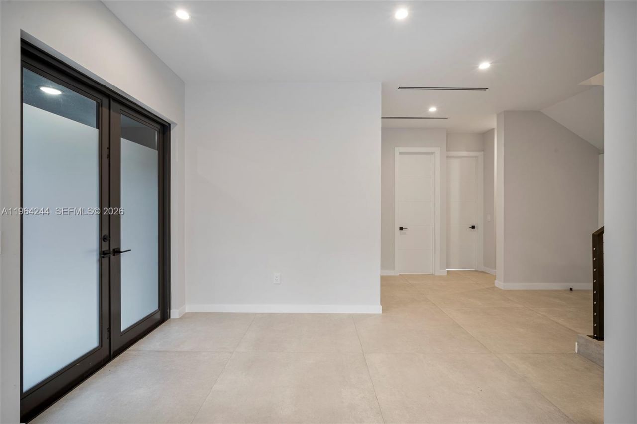 2962 W Trade Ave, Coconut Grove, FL 33133 Photo