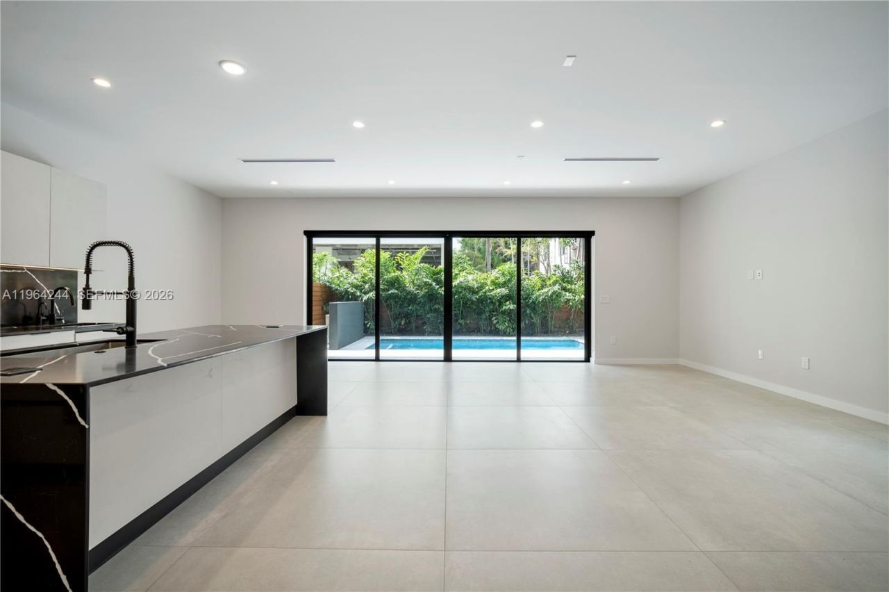 2962 W Trade Ave, Coconut Grove, FL 33133 Photo