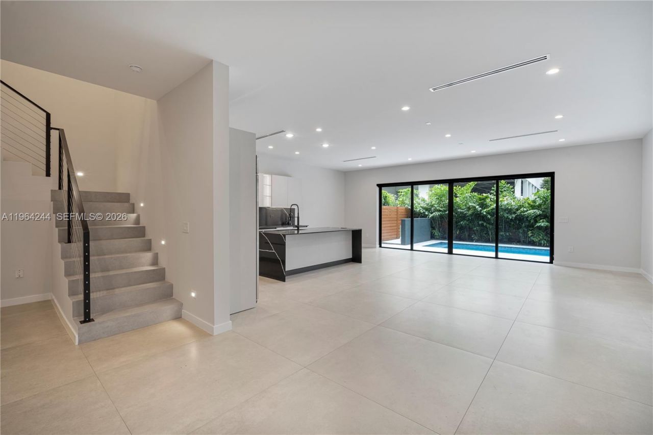 2962 W Trade Ave, Coconut Grove, FL 33133 Photo