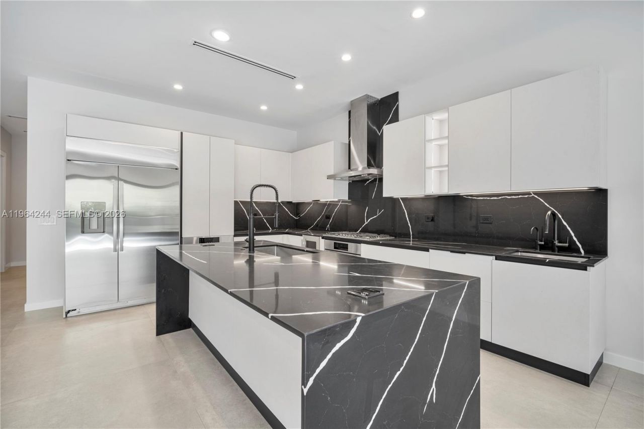 2962 W Trade Ave, Coconut Grove, FL 33133 Photo