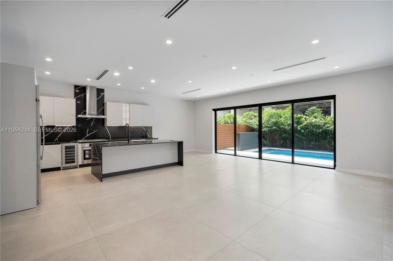 2962 W Trade Ave, Coconut Grove, FL 33133 Photo