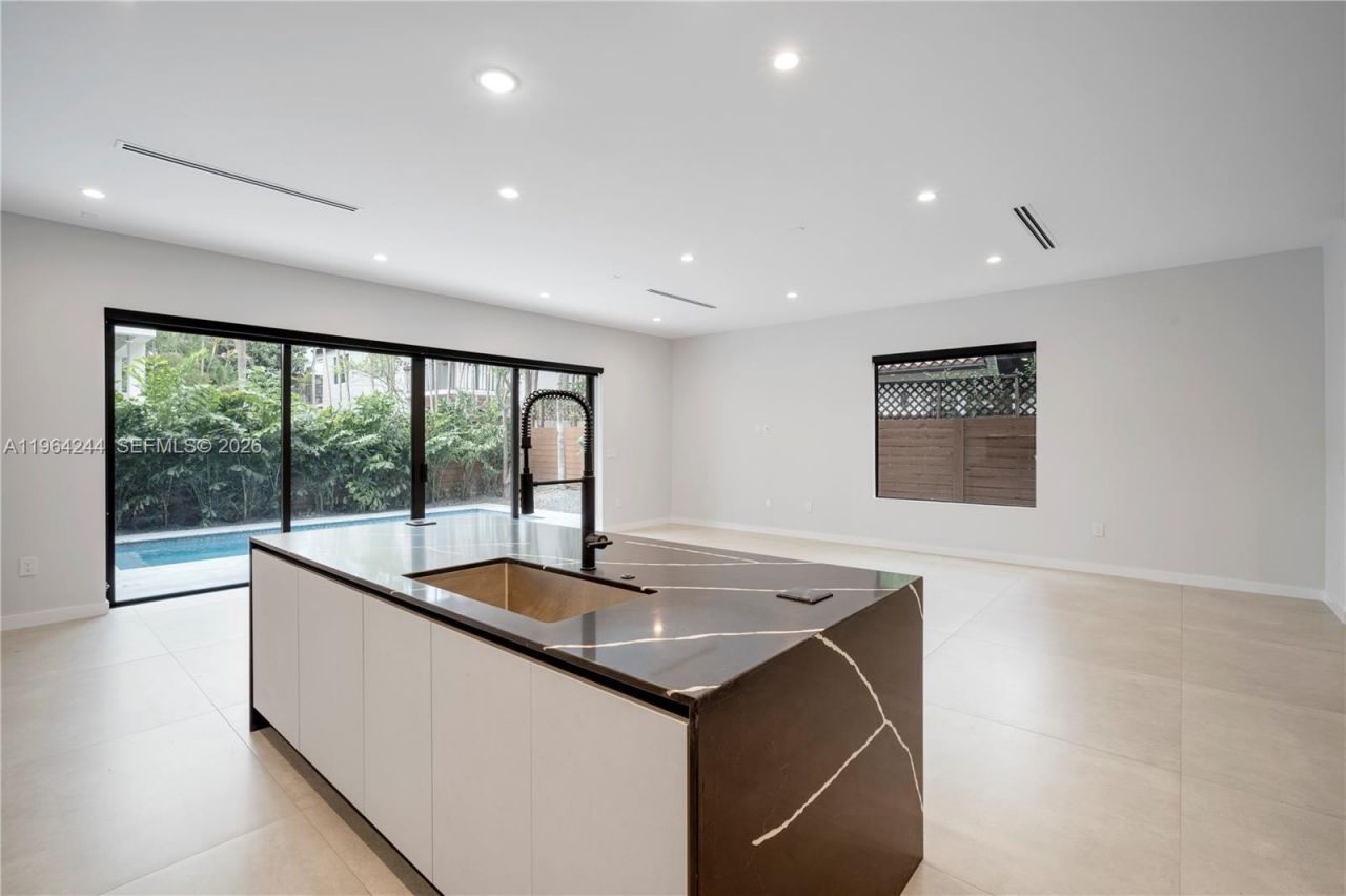 2962 W Trade Ave, Coconut Grove, FL 33133 Photo