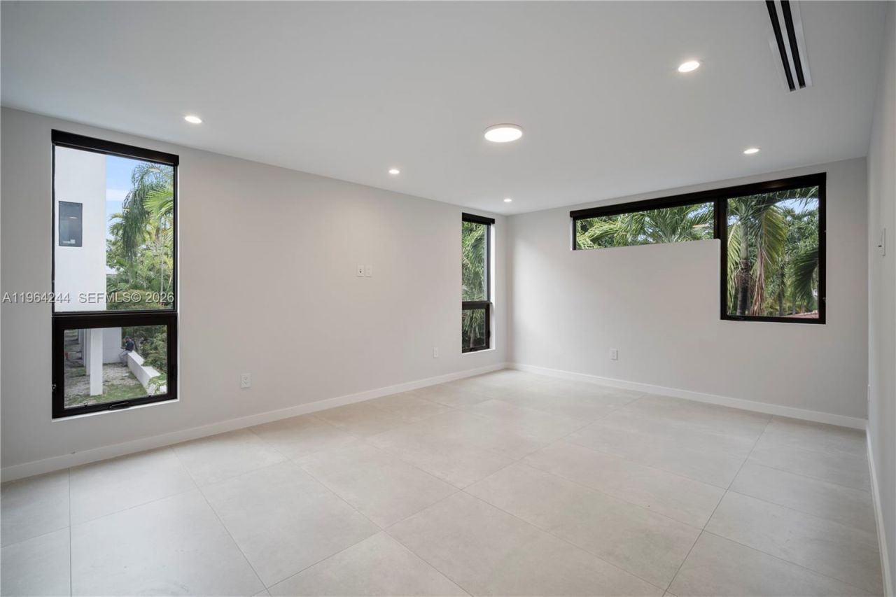 2962 W Trade Ave, Coconut Grove, FL 33133 Photo