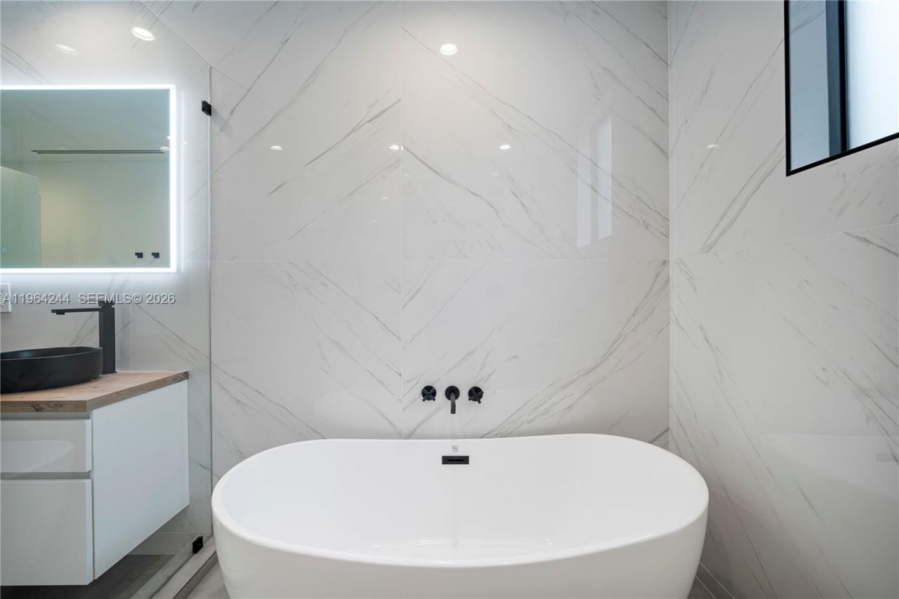 2962 W Trade Ave, Coconut Grove, FL 33133 Photo