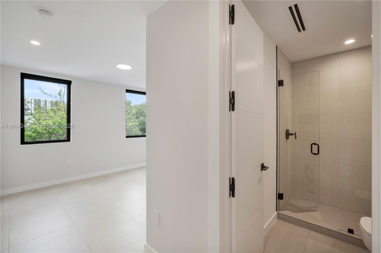 2962 W Trade Ave, Coconut Grove, FL 33133 Photo