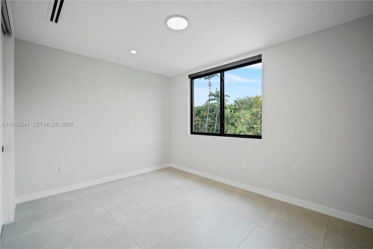 2962 W Trade Ave, Coconut Grove, FL 33133 Photo