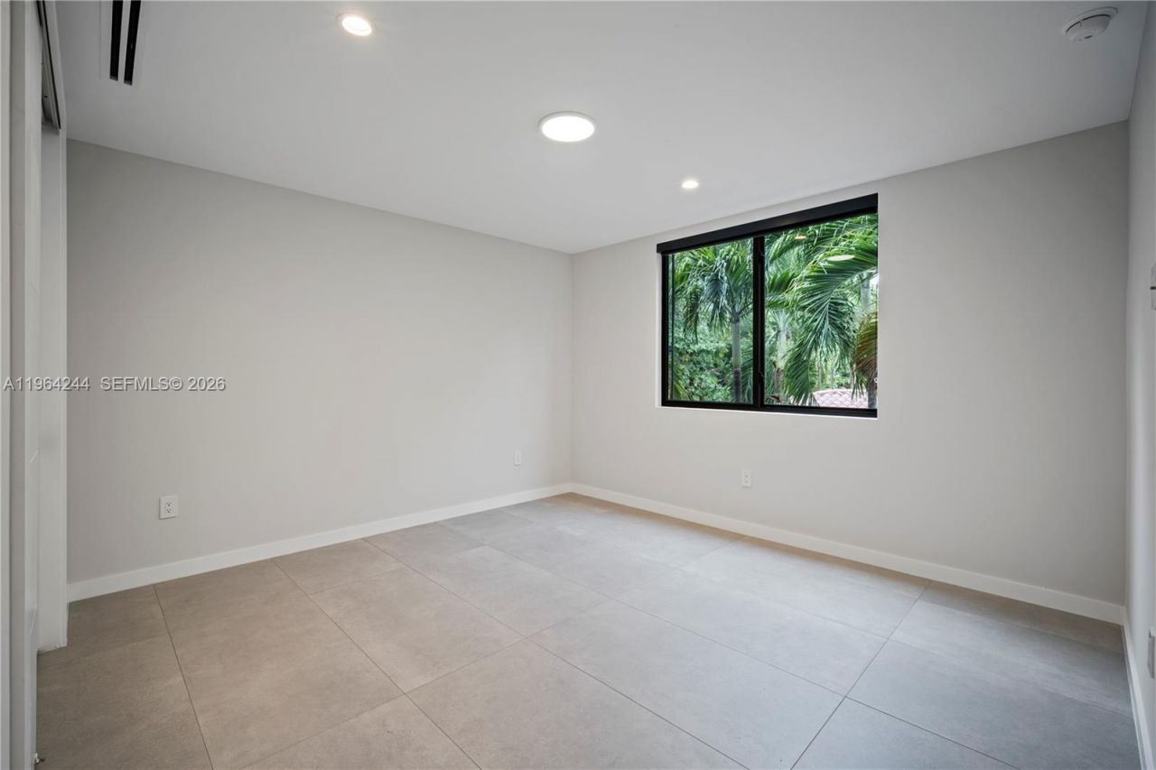 2962 W Trade Ave, Coconut Grove, FL 33133 Photo