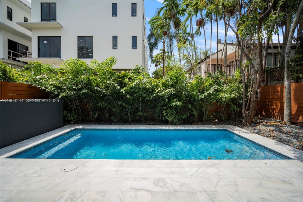 2962 W Trade Ave, Coconut Grove, FL 33133 Photo