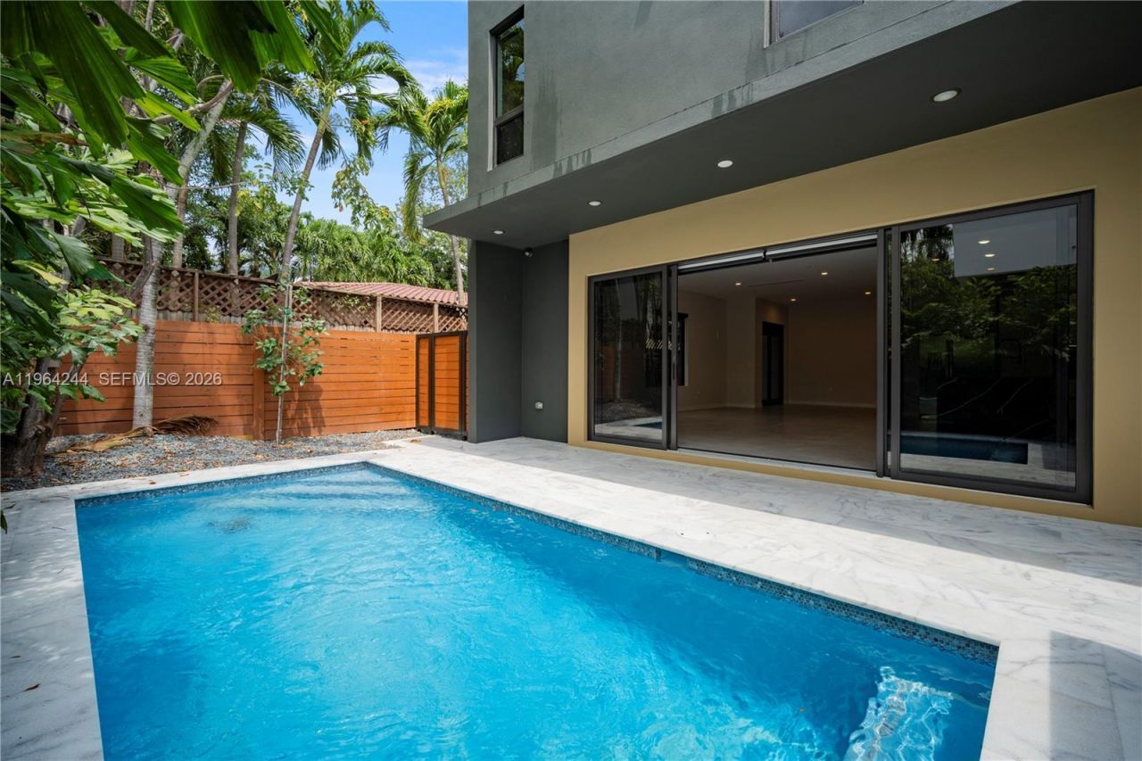 2962 W Trade Ave, Coconut Grove, FL 33133 Photo