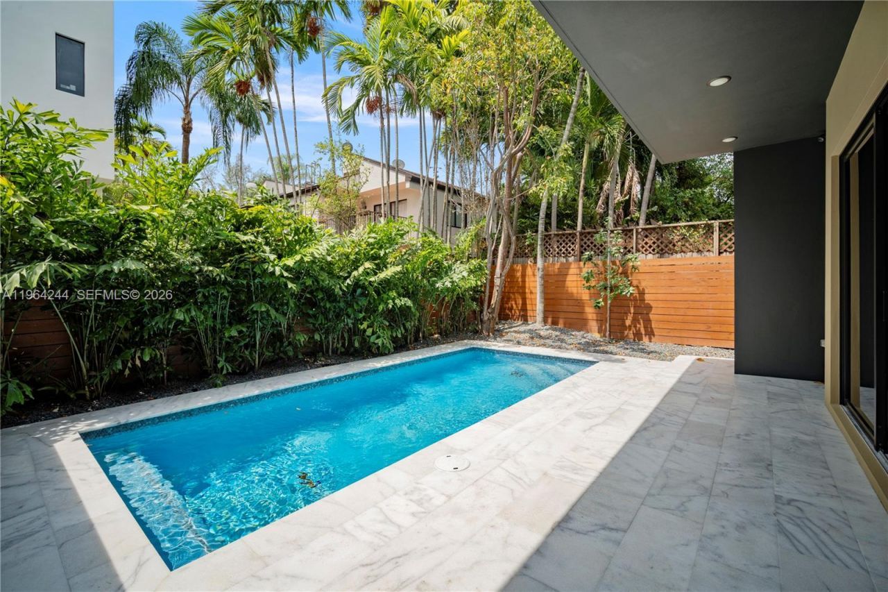 2962 W Trade Ave, Coconut Grove, FL 33133 Photo