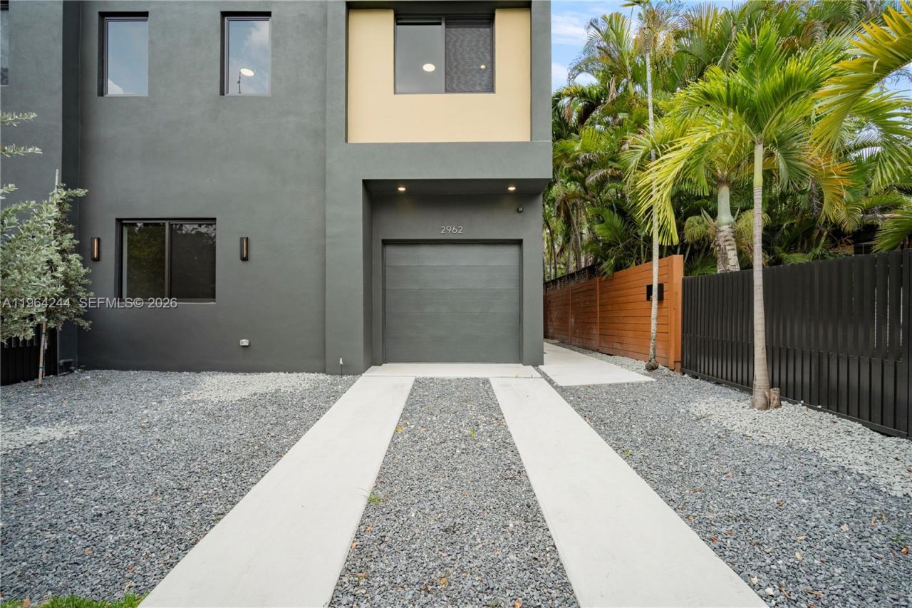 2962 W Trade Ave, Coconut Grove, FL 33133 Photo