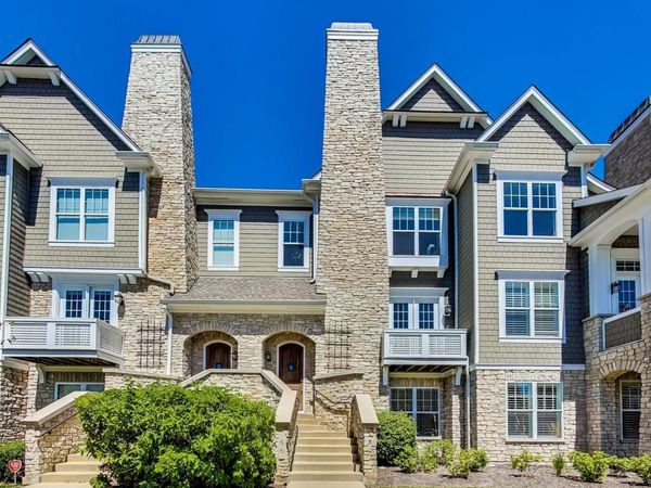 86 W KENNEDY Lane, Hinsdale, IL 60521