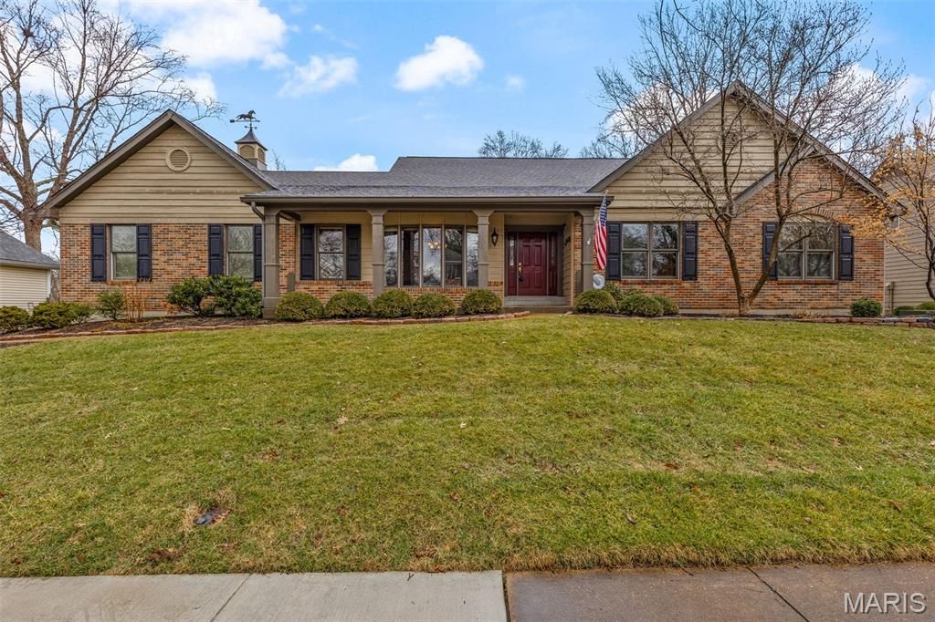 262 Greenbriar Estates Drive, Des Peres, MO 63122 Main Photo