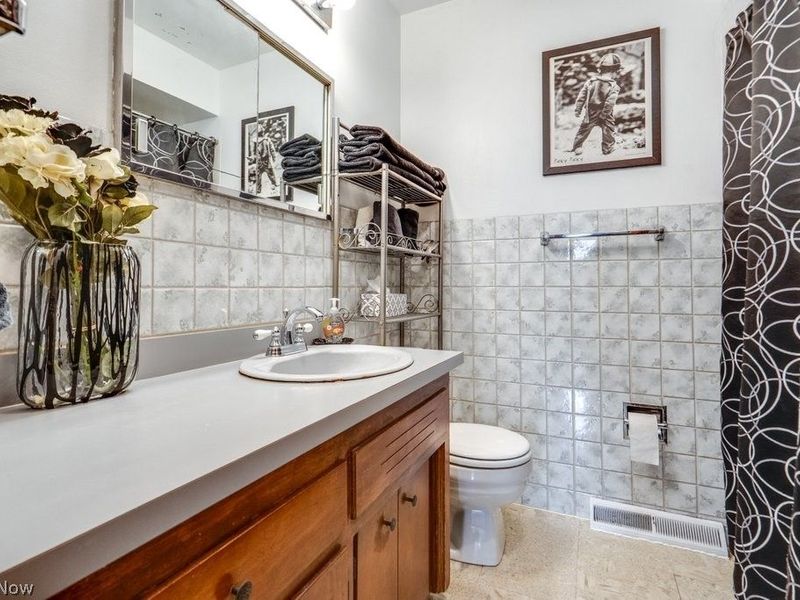 388 Fairwood Circle, Berea, OH 44017 Photo 18