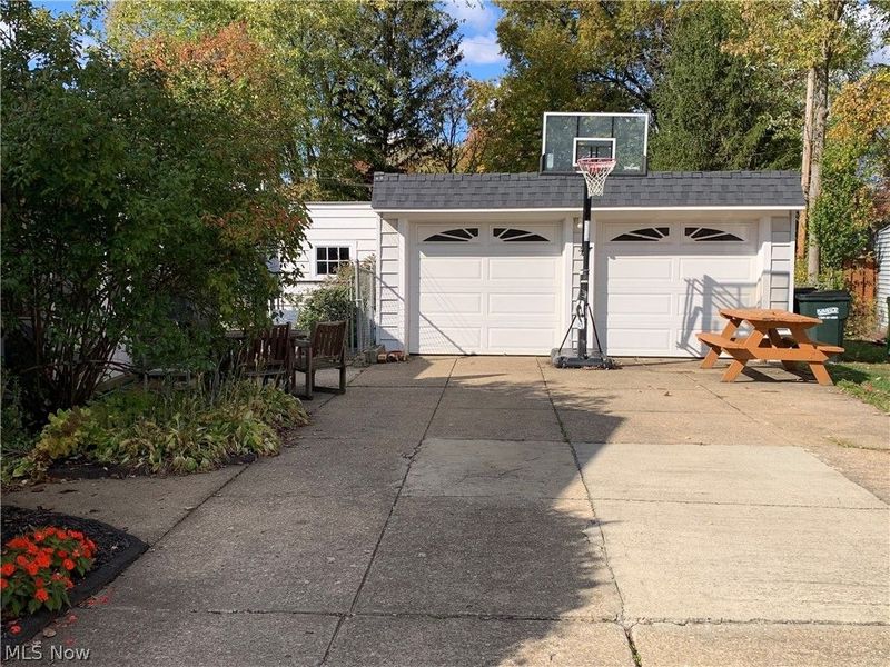 388 Fairwood Circle, Berea, OH 44017 Photo 2