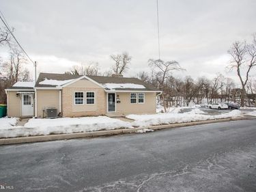 99 E PERRY STREET, ENOLA, PA 17025
