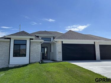 10812 S 219th Avenue, Gretna, NE 68028