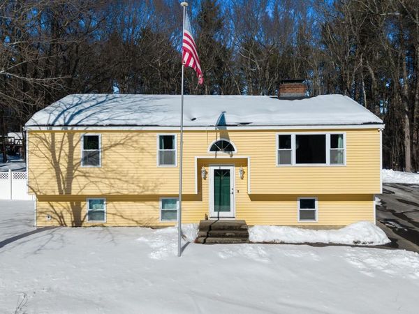 8 Chongor Drive, Newton, NH 03858