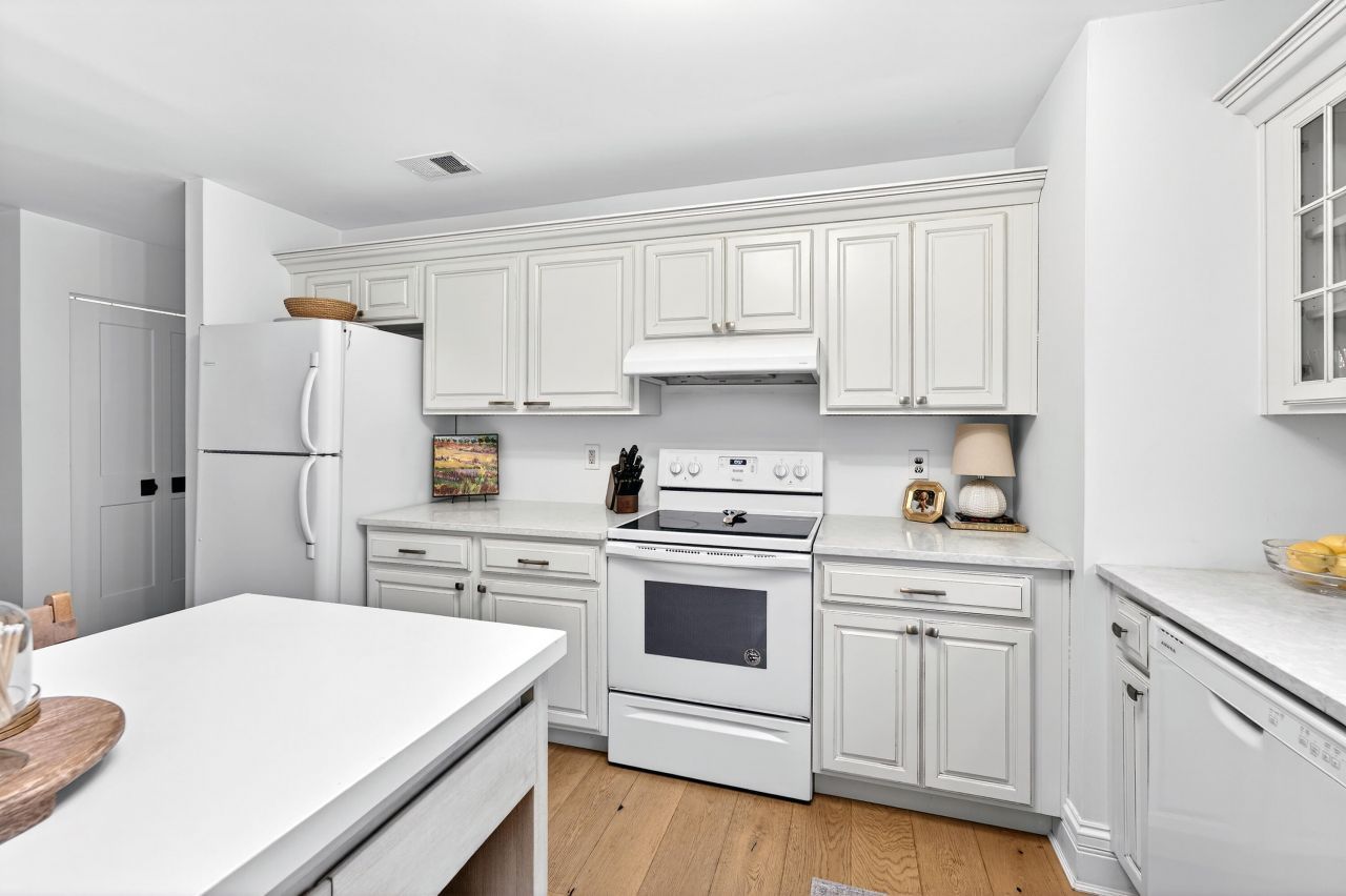 1258 Llewellyn Road Photo 10