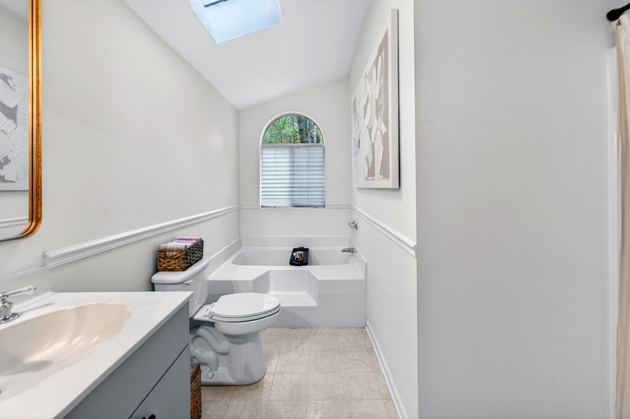 1258 Llewellyn Road Photo 17