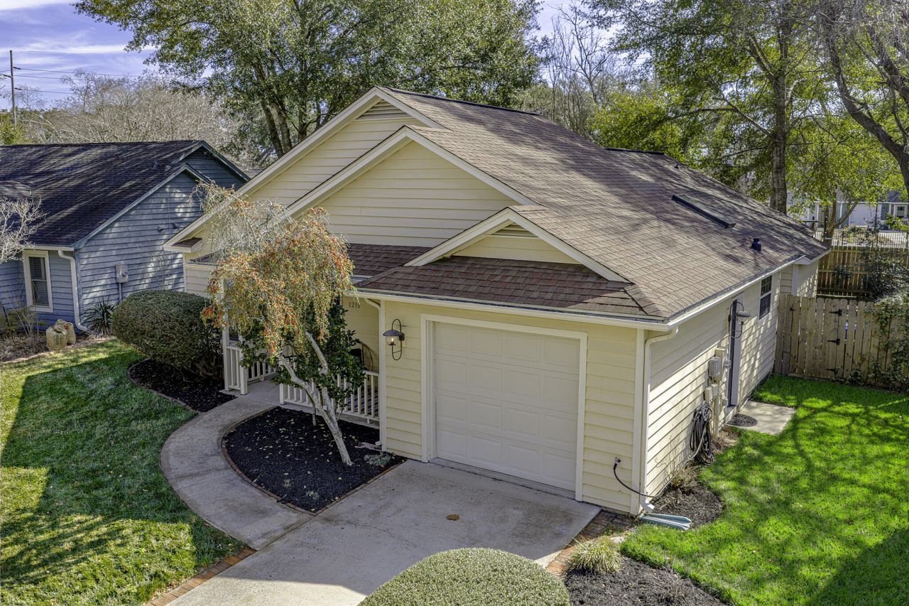 1258 Llewellyn Road Photo 2